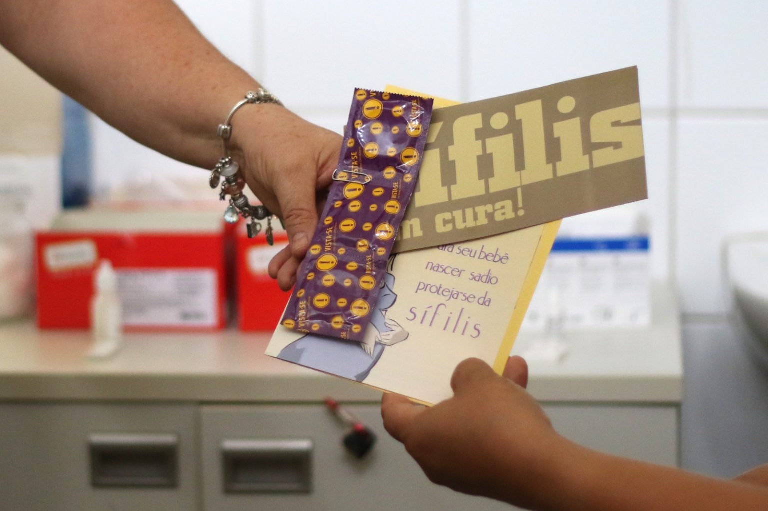 SES-DF-distribui-preservativos-e-realiza-de-testes-rapidos-em-todas-as-UBSs-e-em-unidades-especializadas.-Foto-Andre-Borges-Agencia-Brasilia-1536x1023-1.jpeg