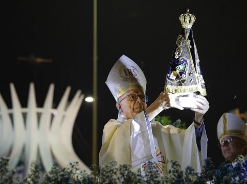 Festa de Nossa Senhora Aparecida, padroeira de Brasília, reúne centenas na Esplanada dos Ministérios