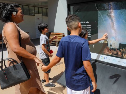 Projeto Viagem na Via Láctea proporciona experiência imersiva e gratuita no Planetário de Brasília