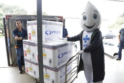 Chegada-de-vacinas-contra-a-gripe.-Foto-Jhonatan-Cantarelle-Agencia-Saude-DF-4-1536x1024-1.jpg